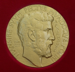 Photo of Fields Medal by Stefan Zachow